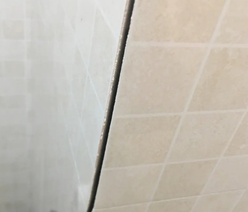 旌阳瓷砖空鼓维修公司分享阳台瓷砖脱落的修复过程可以分为以下几个步骤